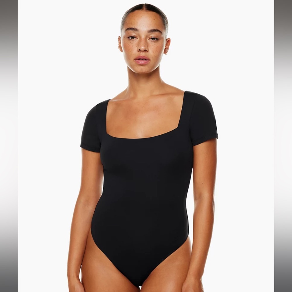 Aritzia Babaton Contour Squareneck Shortsleeve Bodysuit - Black Size Small NWT!